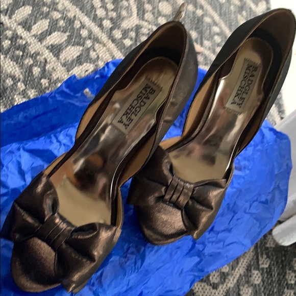 Badgley mischka brown heels 6.5 bows - Picture 1 of 3
